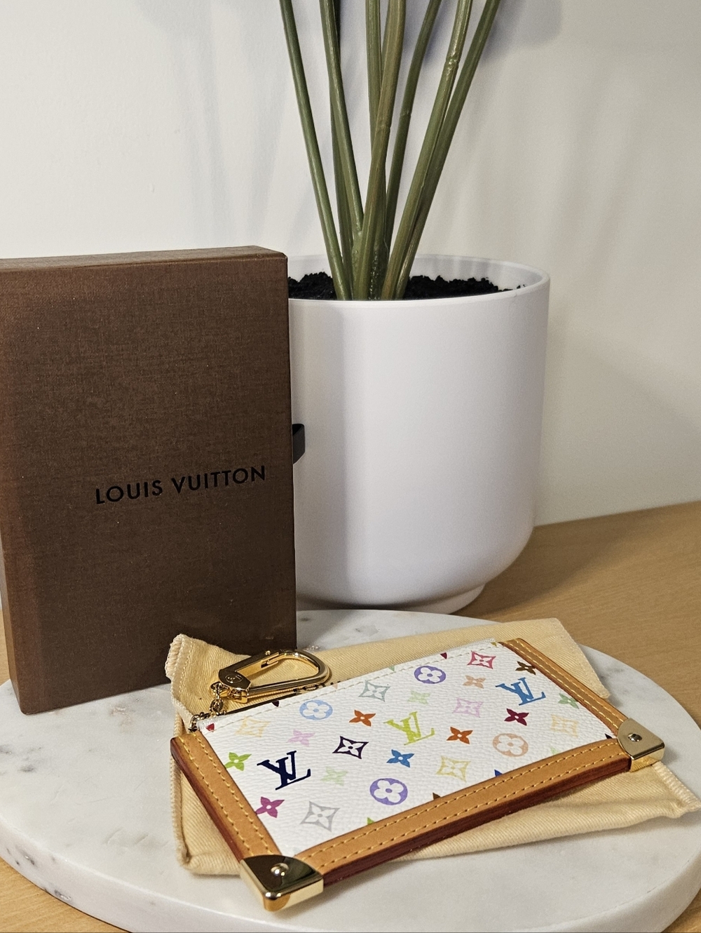 Louis Vuitton x Takashi Murakami Multicolor Monogram Pochette Cles Blanc ✨